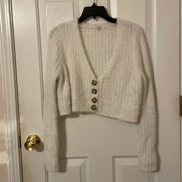 3/$15 Tilly’s Sky & Sparrow Cropped Sweater - Picture 2 of 3